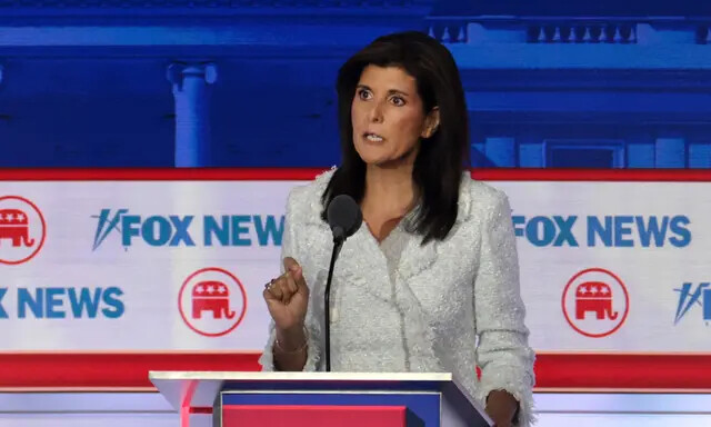 La ex embajadora ante la ONU Nikki Haley participa en el primer debate de la temporada de primarias del Partido Republicano organizado por FOX News en el Fiserv Forum de Milwaukee, Wisconsin, el 23 de agosto de 2023. (Win McNamee/Getty Images)