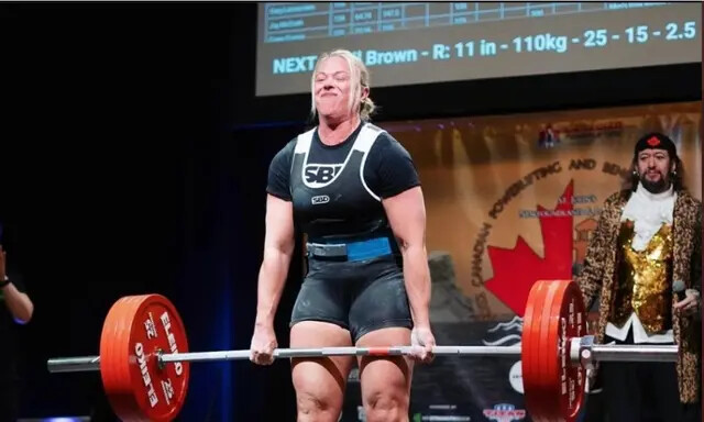 April Hutchinson, powerlifter canadiense ganadora de medallas, ha defendido que los atletas transgénero no compitan en categorías exclusivamente femeninas. (Foto cortesía de April Hutchinson)