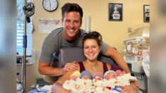 Padres abrazan a sus quintillizos tras 11 semanas en la UCI neonatal: Tantas plegarias atendidas