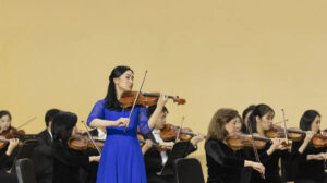 La Orquesta Sinfónica de Shen Yun interpreta el concierto para violín «Los amantes de las mariposas» en el Lincoln Center