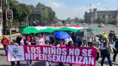 México: Padres de familia y organizaciones civiles protestan en rechazo a nuevos libros de texto