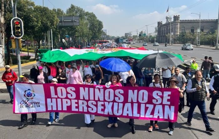 Manifestación de padres de familia en Ciudad de México, México, 5 de septiembre de 2023. (Eduardo Tzompa/The Epoch Times en Español)