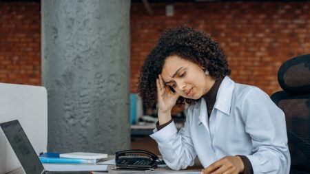 Aumenta la demanda de servicios de salud mental tras la pandemia: 2 formas rápidas de aliviar el estrés