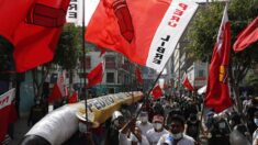 Policía de Perú busca al líder del partido marxista Perú Libre, sentenciado a prisión