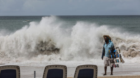 La tormenta tropical Norma genera lluvias intensas en el Pacífico de México