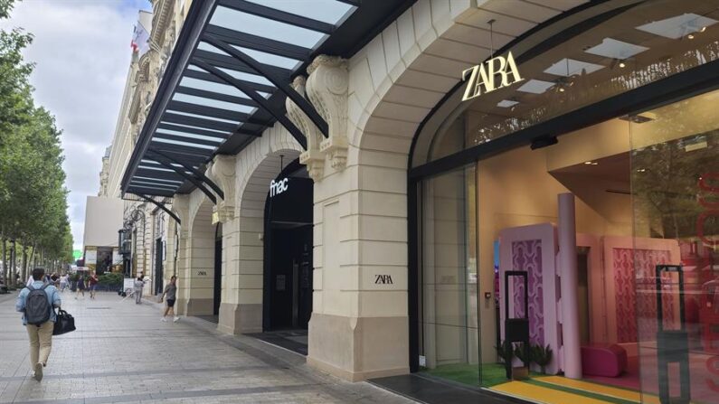 Imagen de archivo de una tienda de Zara, del grupo Inditex. EFE / Edgar Sapiña Manchado