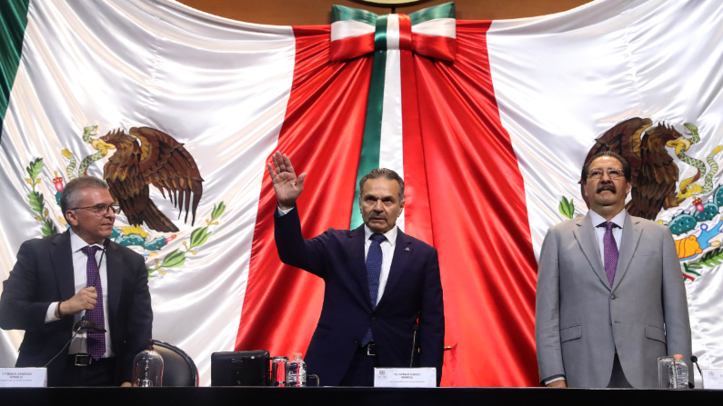 El director general de Pemex, Octavio Romero Oropeza (c), durante su comparecencia ante el Congreso federal de México. (EFE/Cámara de Diputados)