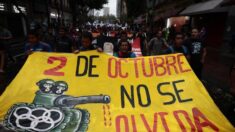 Miles de mexicanos exigieron respuestas al presidente por la matanza de Tlatelolco en 1968
