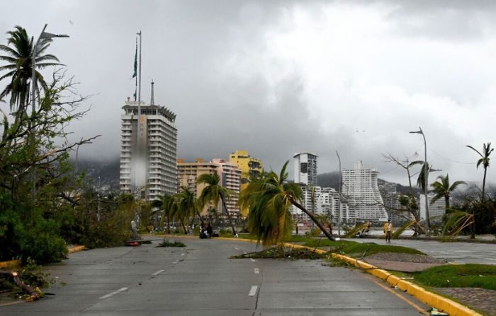 Vista de los daños causados tras el paso del huracán Otis en Acapulco, estado de Guerrero, México, el 25 de octubre de 2023. (FRANCISCO ROBLES/AFP vía Getty Images)