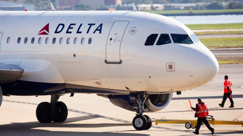 Un avión de Delta, en una fotografía de archivo. EFE/EPA/Jim Lo Scalzo