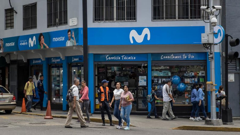 Fotografía de archivo de una tienda de Movistar. EFE/Miguel Gutiérrez
