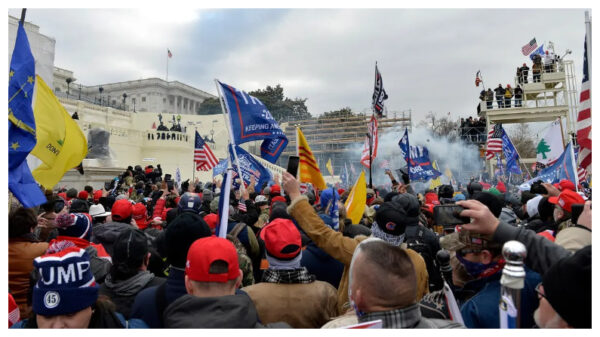 Partidarios del presidente de Estados Unidos, Donald Trump, protestan en el Capitolio de Estados Unidos el 6 de enero de 2021. (Joseph Prezioso/AFP vía Getty Images)