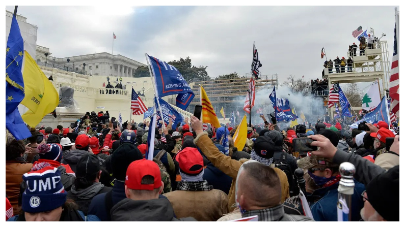 Partidarios del presidente de Estados Unidos, Donald Trump, protestan en el Capitolio de Estados Unidos, el 6 de enero de 2021. (Joseph Prezioso/AFP vía Getty Images)