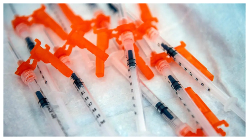 Vacunas COVID-19 en una fotografía de archivo. (Joseph Prezioso/AFP vía Getty Images)