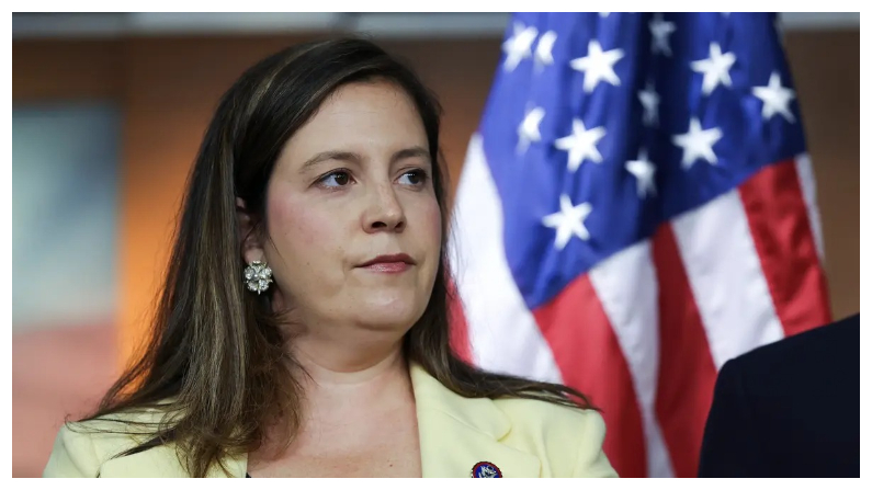 La presidenta de la Conferencia Republicana de la Cámara de Representantes, Elise Stefanik (republicana de Nueva York), asiste a una rueda de prensa en el Capitolio de EE.UU. en Washington el 8 de junio de 2022. (Kevin Dietsch/Getty Images)