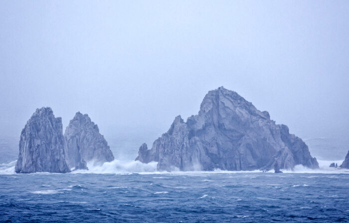 Fotografía de archivo del fuerte oleaje ante la llegada del huracán Norma, en Los Cabos, (México. EFE/Jorge Reyes)
