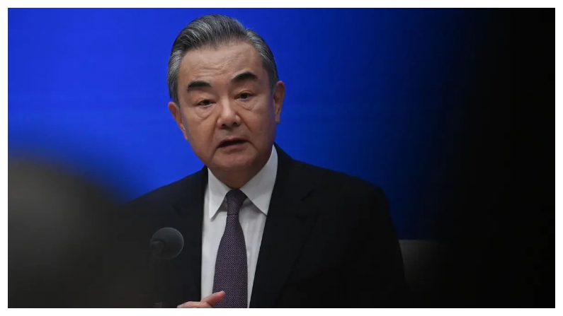 El ministro de Asuntos Exteriores chino, Wang Yi, asiste a una rueda de prensa en la oficina de información del Consejo de Estado en Beijing, el 26 de septiembre del 2023. (Pedro Pardo/AFP vía Getty Images)