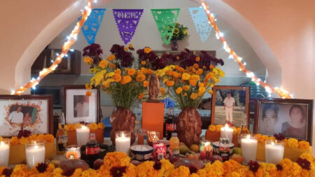 Pueblo productor de papel picado comienza a dar color al Día de Muertos de México