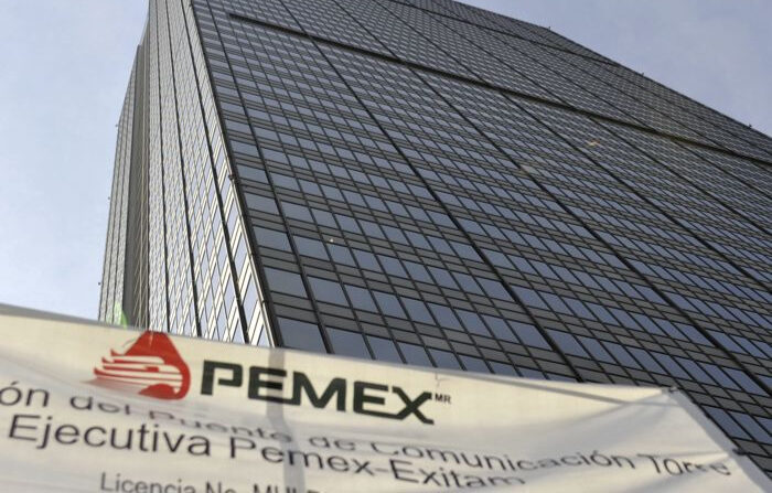 Vista de la Torre Corporativa de Petróleos Mexicanos (PEMEX), ubicada en Ciudad de México. Imagen de archivo. (EFE/Mario Guzmán)
