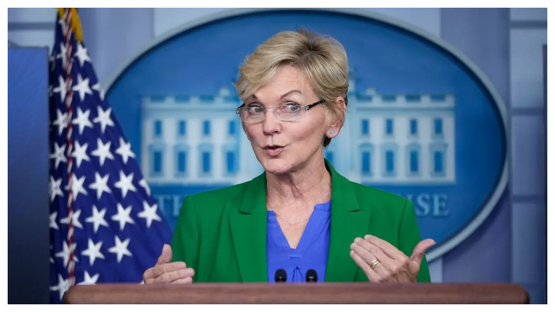 La secretaria de Energía, Jennifer Granholm, informa a los periodistas en la Casa Blanca el 11 de mayo del 2021. (Drew Angerer/Getty Images)