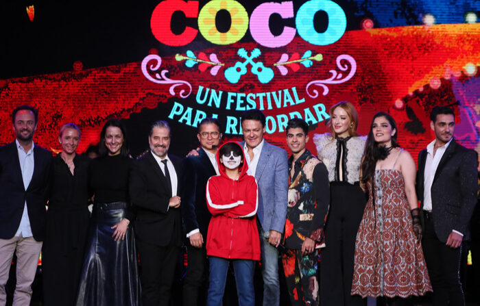 Artistas participan hoy en la presentación oficial del elenco del espectáculo “Coco: un festival para recordar”, en Ciudad de México. (EFE/ Mario Guzmán)