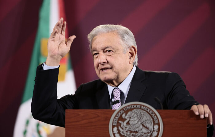 El presidente de México, Andrés Manuel López Obrador, durante una rueda de prensa en Palacio Nacional, hoy en Ciudad de México. (EFE/José Méndez)
