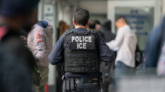 Nueva ley de California prohíbe a los agentes del ICE hacerse pasar por agentes de libertad condicional