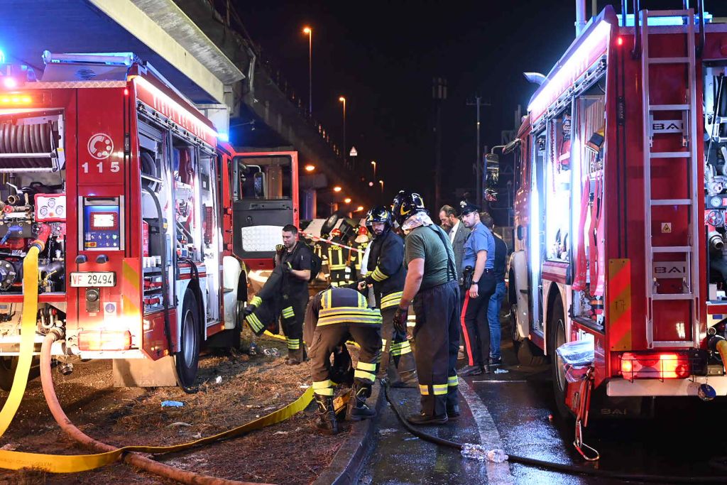 Al menos 21 muertos, 12 heridos y 4 desaparecidos deja un accidente de autobús en Italia
