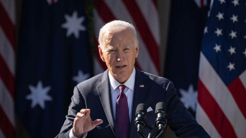 El presidente de Estados Unidos, Joe Biden, ofrece una rueda de prensa con el primer ministro de Australia, Anthony Albanese, en la Rosaleda de la Casa Blanca el 25 de octubre de 2023 en Washington, DC. (Drew Angerer/Getty Images)