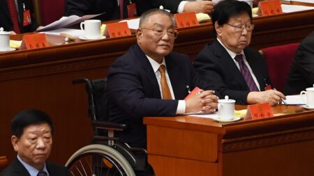ANÁLISIS: Hijo de Deng Xiaoping dimite de federación en medio de crecientes luchas por el poder