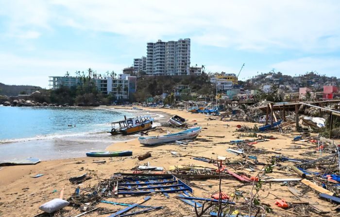 Una vista de los daños en la zona de playa tras el paso del huracán Otis en Acapulco, estado de Guerrero, México, el 26 de octubre de 2023. (FRANCISCO ROBLES/AFP vía Getty Images)
