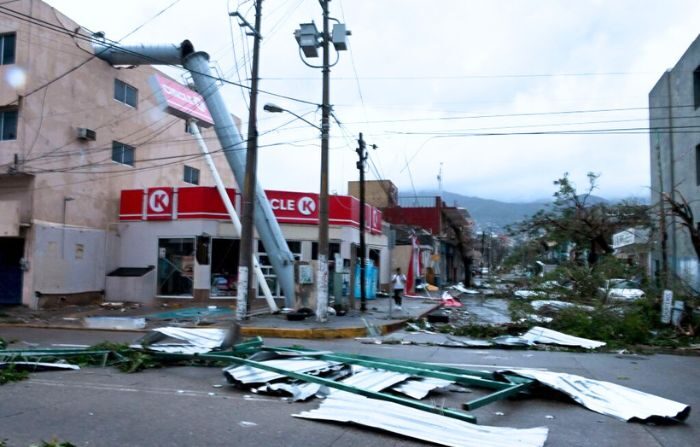 Daños causados tras el paso del huracán Otis en Acapulco, estado de Guerrero, México, el 25 de octubre de 2023. (FRANCISCO ROBLES/AFP via Getty Images)