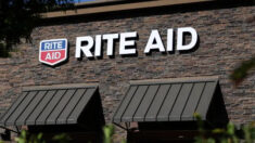 Rite Aid se declara en quiebra y cambia de liderazgo tras crisis comercial y demandas por opioides