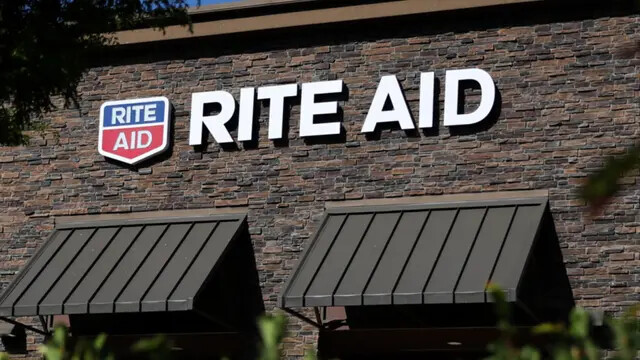 El logotipo de Rite Aid en el exterior de una farmacia de Rite Aid, en San Rafael, California, el 26 de septiembre de 2019. (Justin Sullivan/Getty Images)
