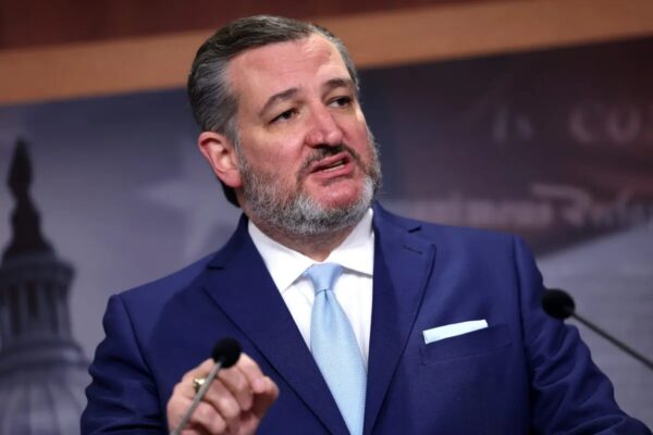 El senador Ted Cruz (republicano de Texas) habla sobre la política de inmigración del Título 42 en Washington el 3 de mayo del 2023. (Kevin Dietsch/Getty Images)