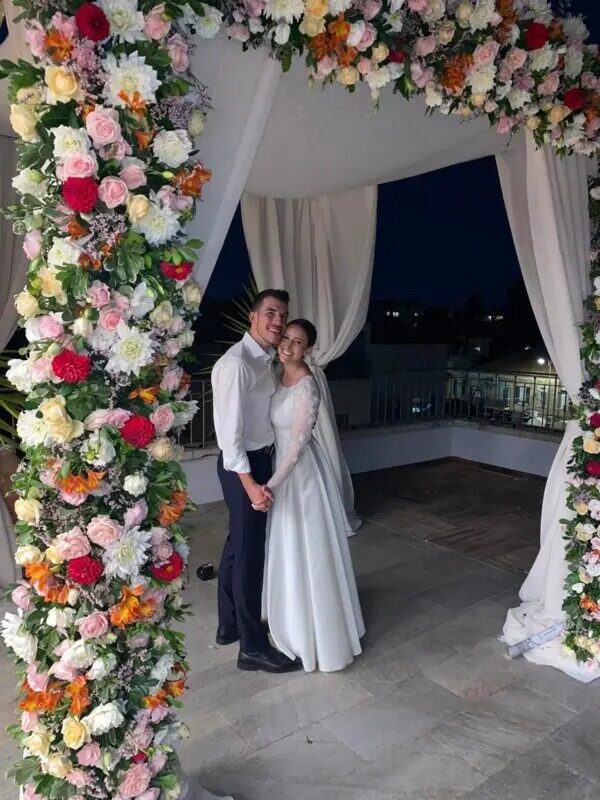 Aaron y Tamar Greene en su boda en Jerusalén, Israel, el 9 de octubre del 2023. (Cortesía de Aaron Greene)