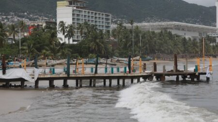 Otis se intensificó a huracán categoría 1, se prevé que toque tierra el miércoles