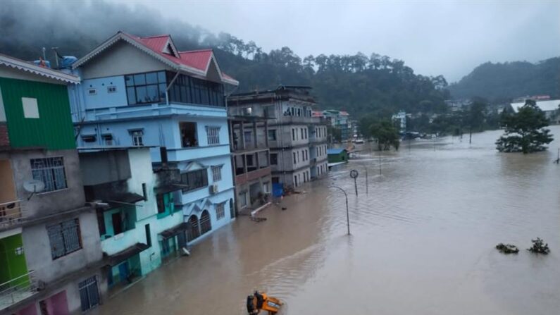 Imagen cedida por el Ejército de India sobre las inundaciones en el norte del país. EFE