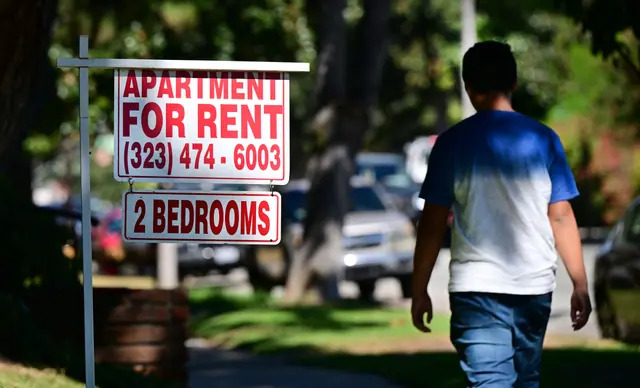 Cartel de un apartamento en alquiler en South Pasadena, California, el 19 de octubre de 2022. (Frederic J. Brown/AFP vía Getty Images)