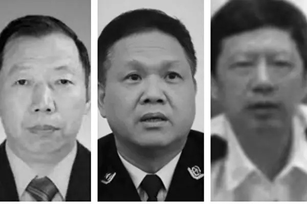 Chen Guanghui, exdirector de la Oficina Provincial de Administración Penitenciaria de Henan, Li Jingyan, exdirector de la Oficina Provincial de Administración Penitenciaria de Guangdong, y Yu Airong, exdirector de la Oficina Provincial de Administración Penitenciaria de Jiangsu (de izquierda a derecha), han sido investigados por presuntas violaciones de la ley. Estaban implicados en la persecución a Falun Gong. (The Epoch Times)