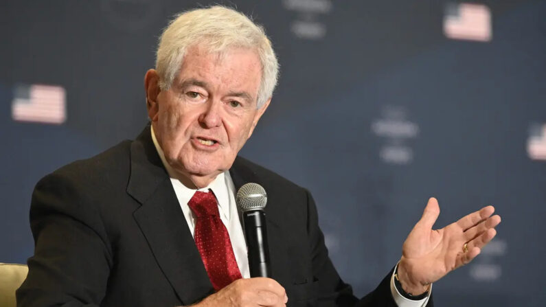 El expresidente de la Cámara de Representantes Newt Gingrich habla en la Cumbre de la Agenda del America First Policy Institute en Washington, D.C., el 26 de julio de 2022. (Mandel Ngan/AFP vía Getty Images)