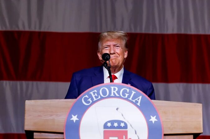 El expresidente Donald Trump pronuncia un discurso durante la convención del Partido Republicano del estado de Georgia en el Centro de Convenciones y Comercio de Columbus, Georgia, el 10 de junio de 2023. (Anna Moneymaker/Getty Images)