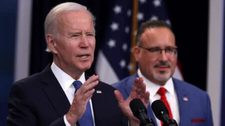 Biden anuncia la cancelación de USD 9000 millones más en deuda estudiantil