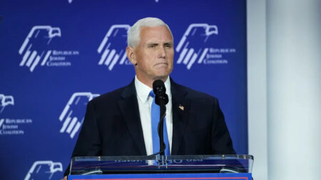 Mike Pence suspende su candidatura presidencial: «No es mi momento»