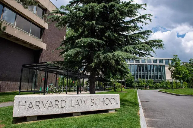 La entrada a la Facultad de Derecho de Harvard en Cambridge, Massachusetts, el 29 de junio de 2023. (Joseph Prezioso/AFP vía Getty Images)

