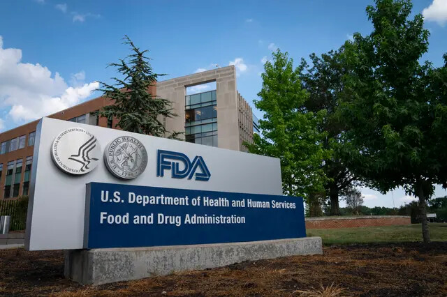 Un cartel de la Administración de Alimentos y Medicamentos (FDA) fuera de la sede en White Oak, Maryland, el 20 de julio de 2020. (Sarah Silbiger/Getty Images)