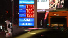 Newsom pide acabar la mezcla de combustible de verano en California, el precio de la gasolina se dispara
