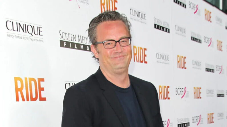 El actor Matthew Perry asiste al estreno de "Ride" en los cines ArcLight de Hollywood, California, el 28 de abril de 2015. (Rachel Murray/Getty Images para Clinique/Screen Media Films)
