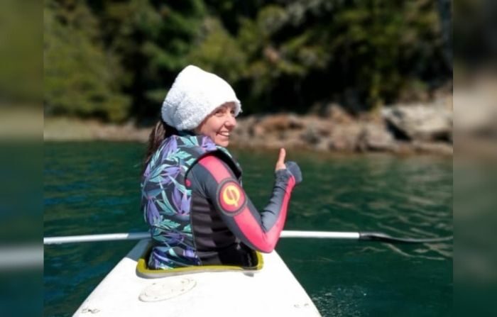 Mariel Foraster es paciente de cáncer de mama bilateral, el deporte y las actividades al aire libre han colaborado en su proceso de recuperación. Foto en el Lago Moreno, Patagonia Argentina, en marzo de 2022. (Cortesía Mariel Foraster)