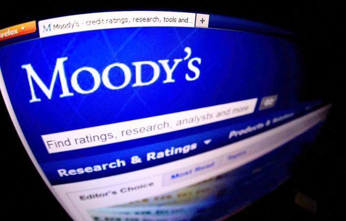 Esta imagen muestra un primer plano de la página de inicio del sitio web de la agencia de calificación crediticia Moody's. (JOEL SAGET/AFP vía Getty Images)